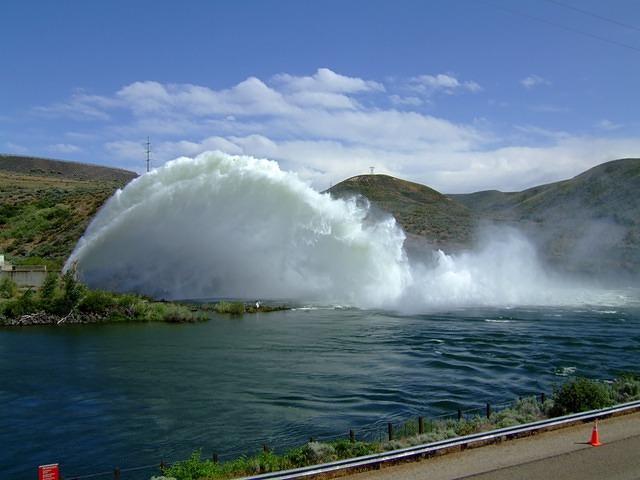 The wind was blowing towards the tail, otherwise it would be clear under the main flow.