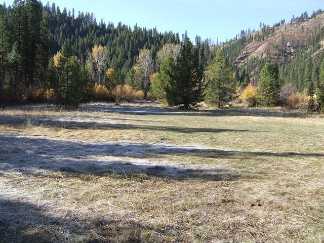 We did sleep late though. Even after the sun is up, you can see the frost on the ground.