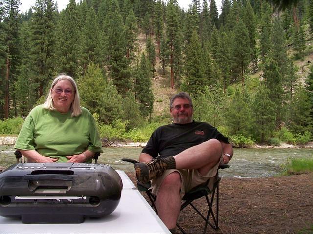 All the work is done so time for a beer and photo of all campers (Jane and Curtis). 