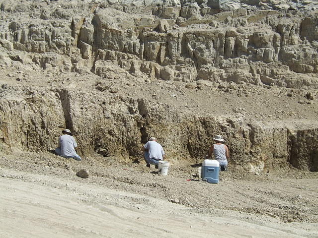 This is the face of the opal mine. One paid $140 per day to dig here and hopefully get an opal. Dan paid and got nothing.