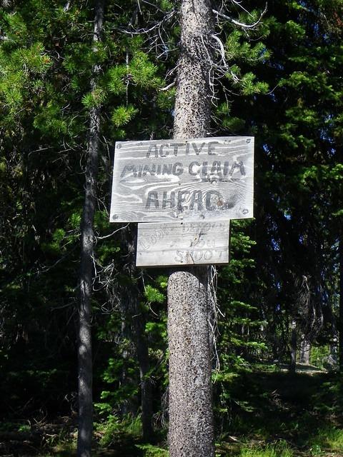 The sign pointing to our destinaation.