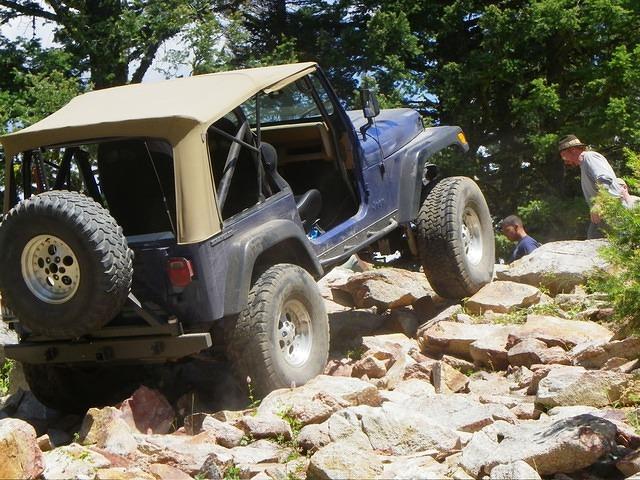 Everyone wants to drive on the rocks