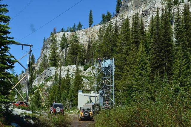 A raadio tower at the highest point on 467.